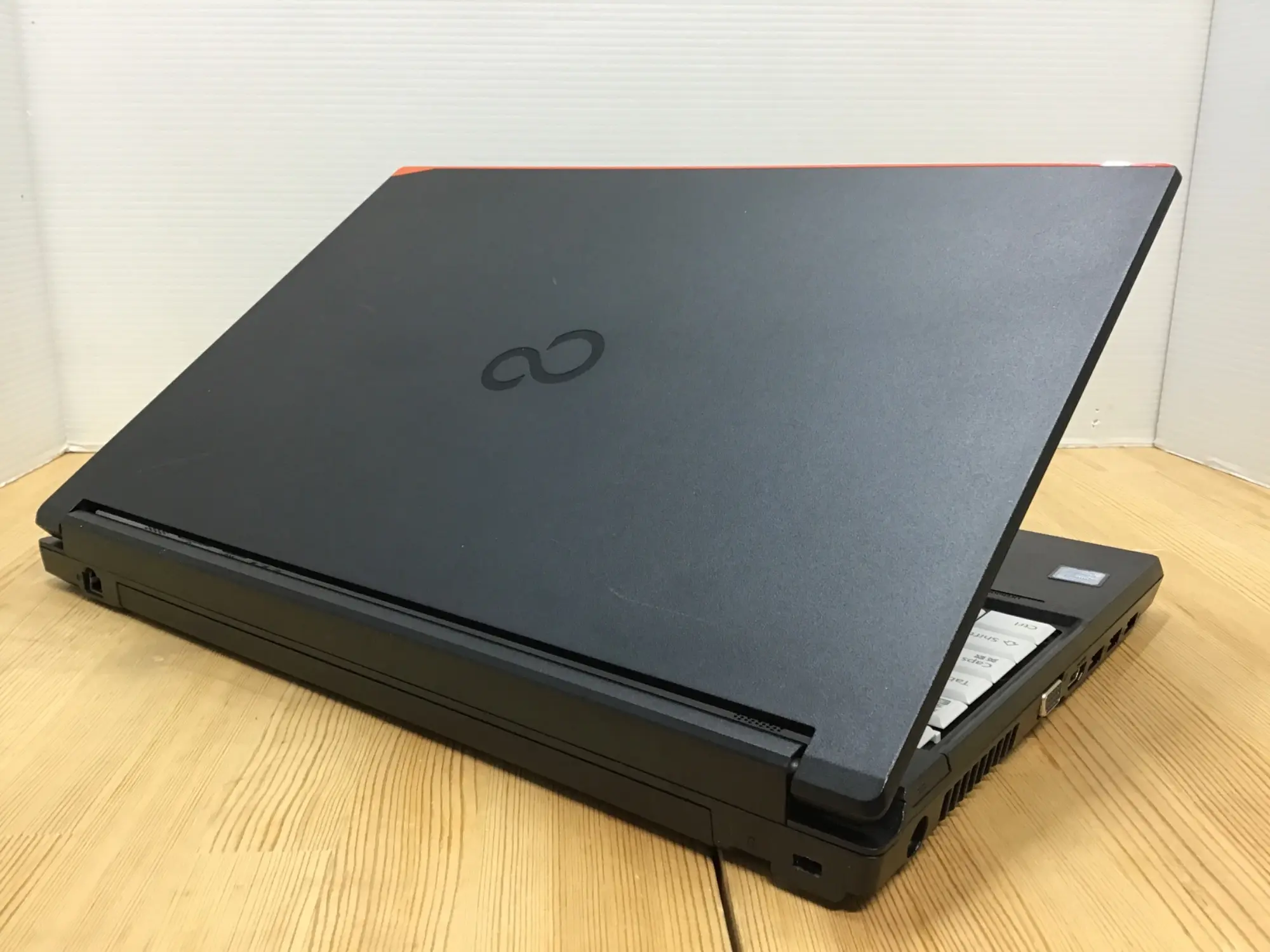 富士通 LIFEBOOK A579/B(CPU：Core i5 8265U 1.6GHz/メモリ：16GB/SSD