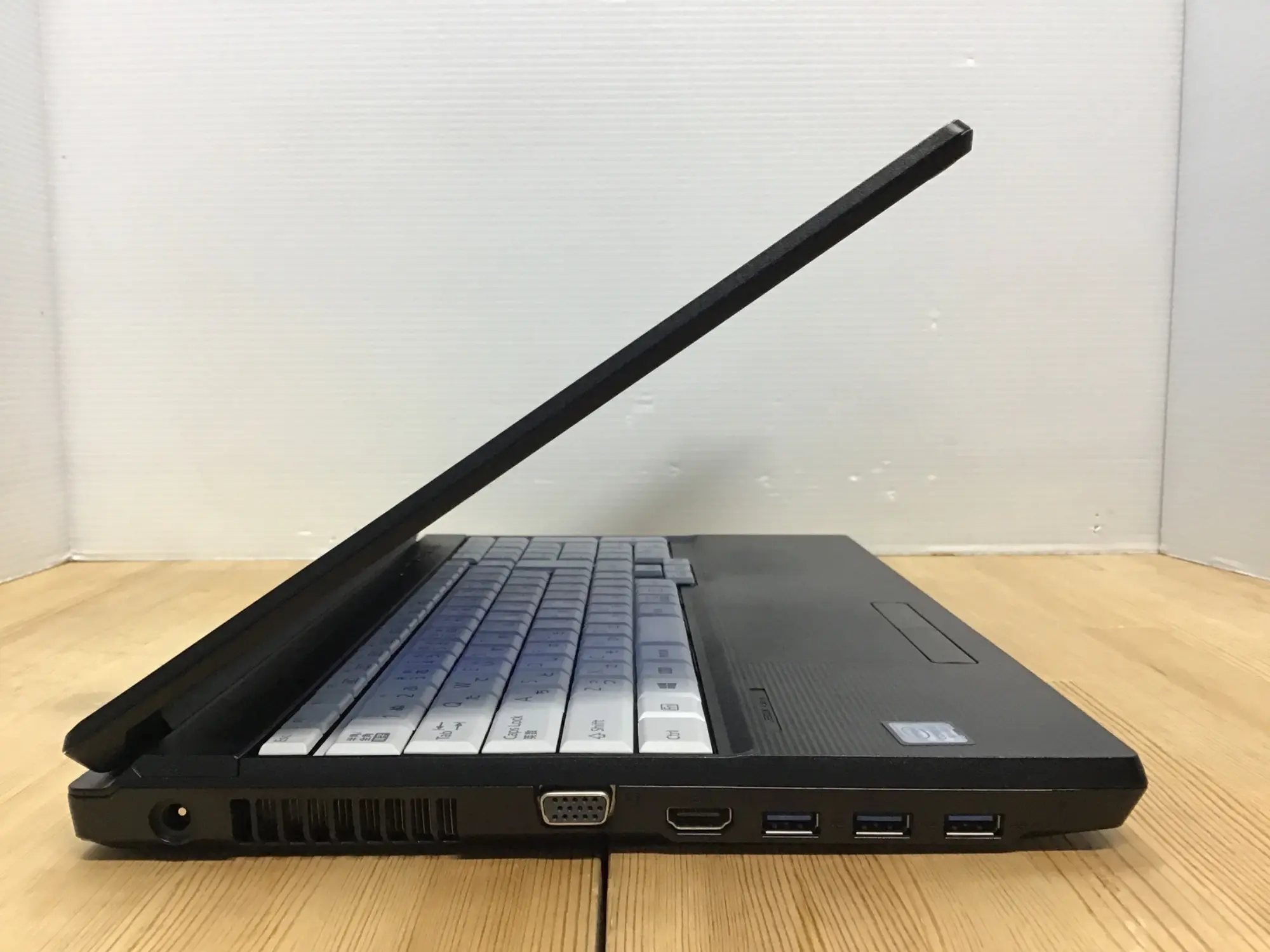 富士通 LIFEBOOK A579/B(CPU：Core i5 8265U 1.6GHz/メモリ：16GB/SSD
