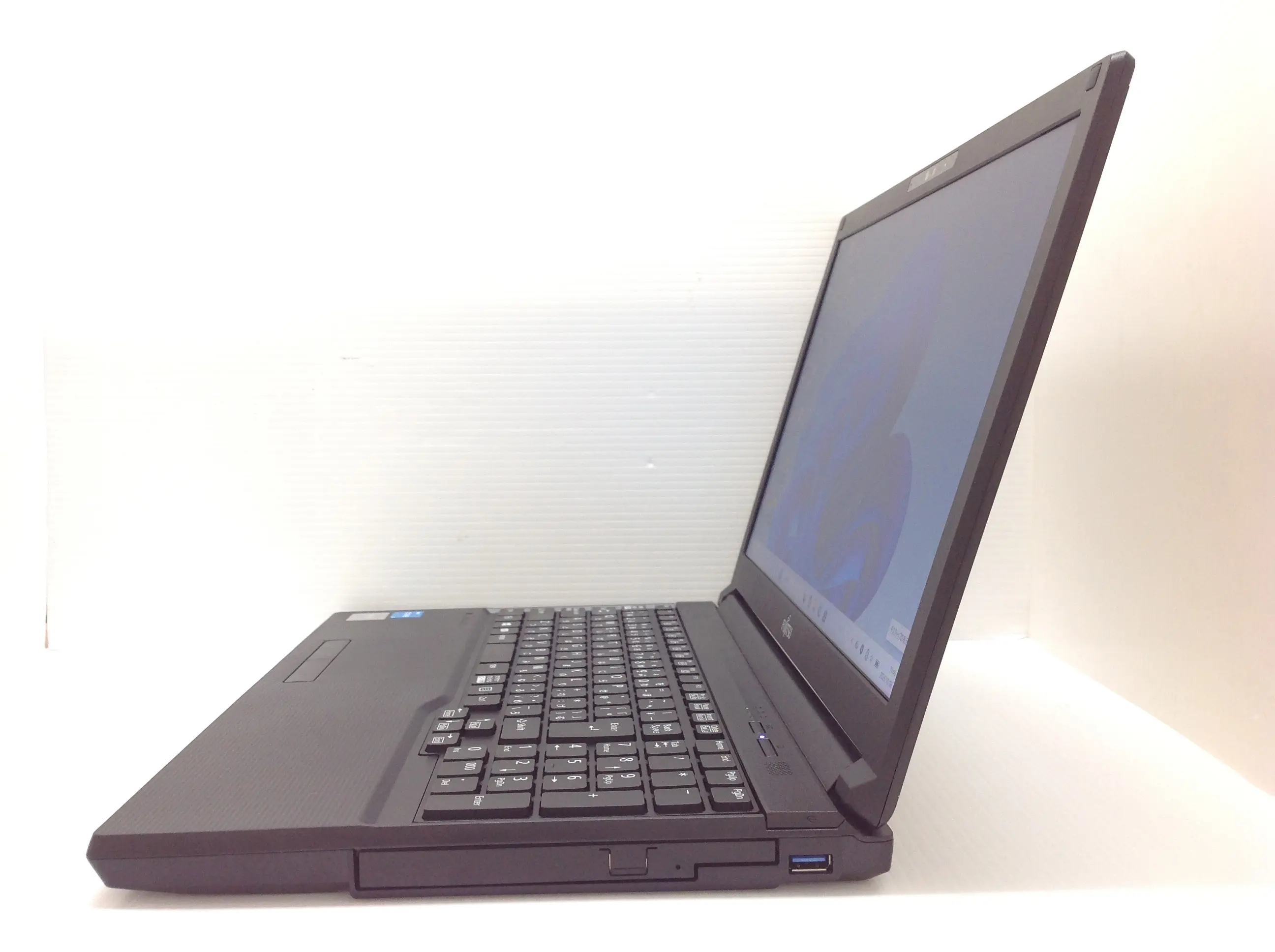 富士通 LIFEBOOK A5511/G (第11世代CPU) メモリ16GB・SSDモデル