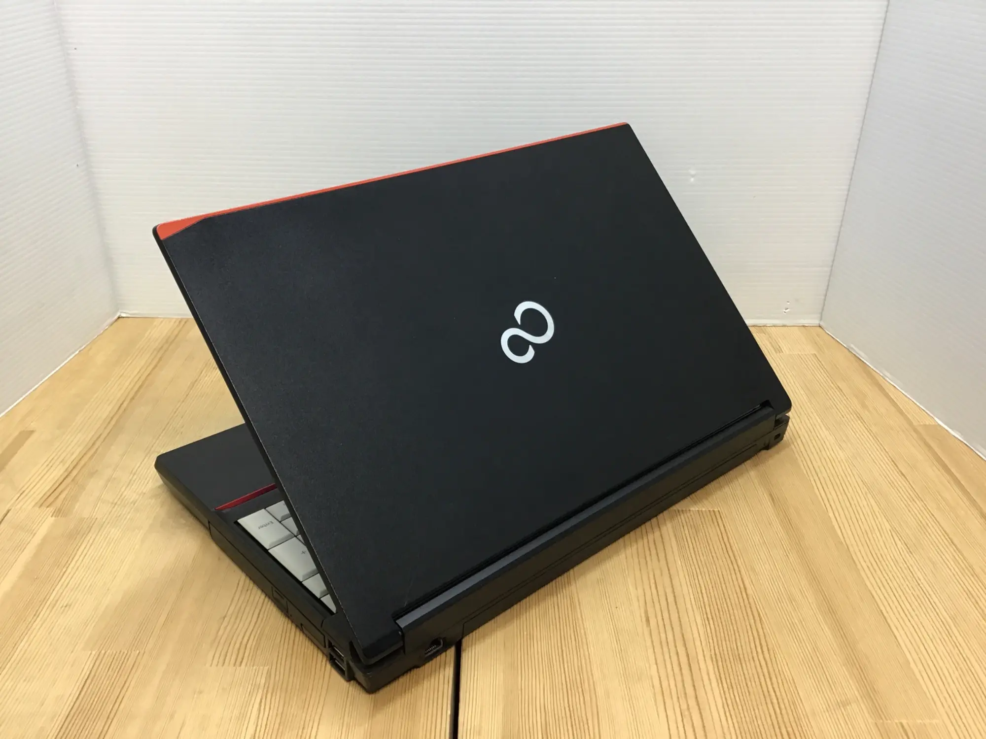 富士通 LIFEBOOK A574/M(Core i5 4210M 2.6GHz/8GB/SSD256GB)SSD搭載で