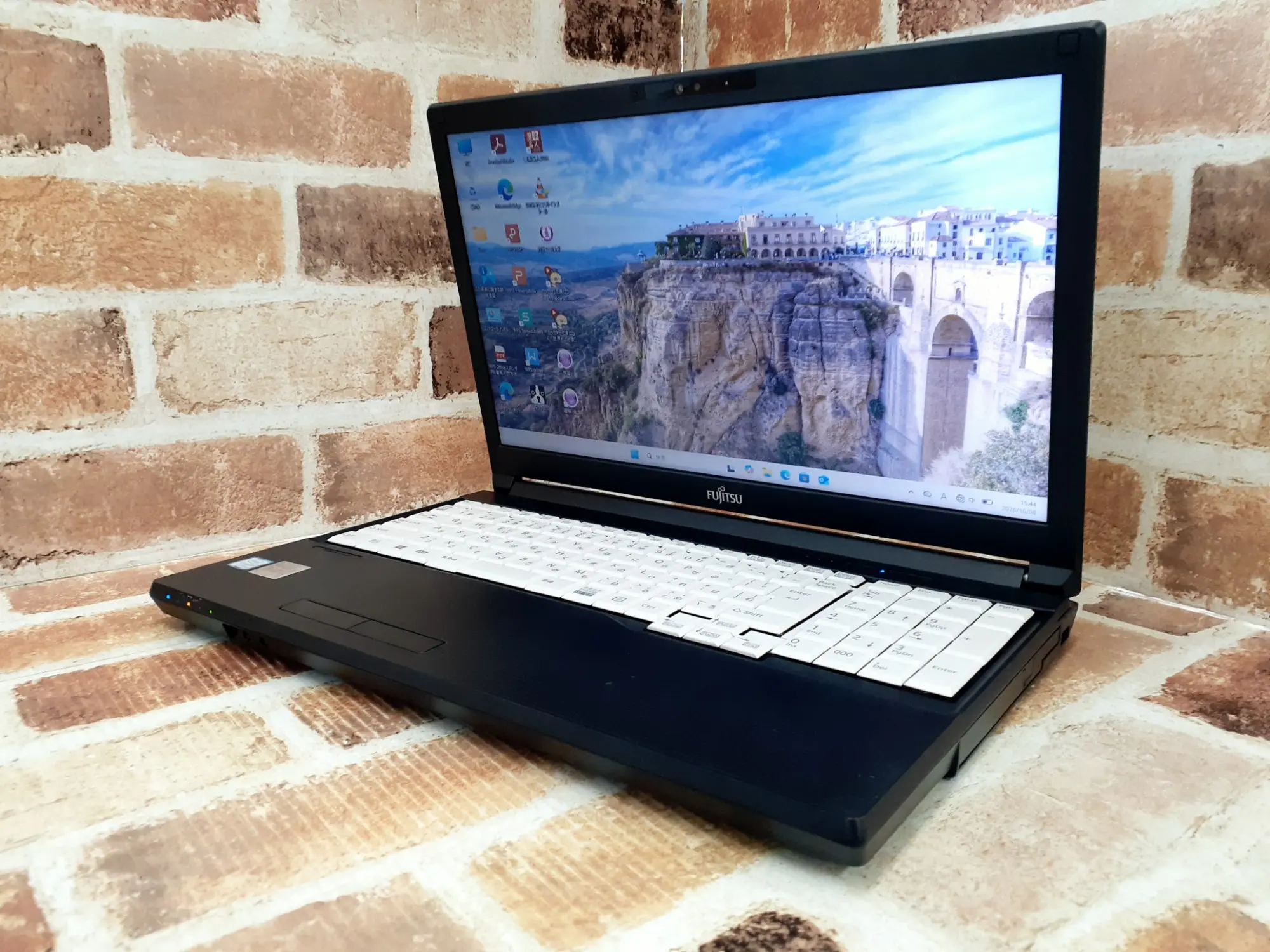 富士通 A579/A i5 第8世代 メモリ16GB
