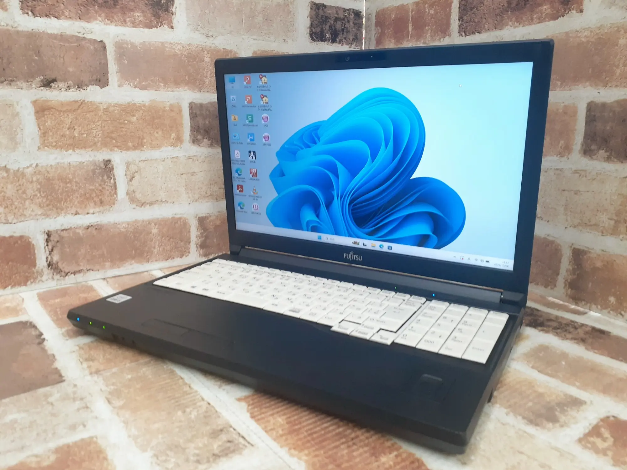 富士通 A5510/F i5 第10世代 メモリ16GB