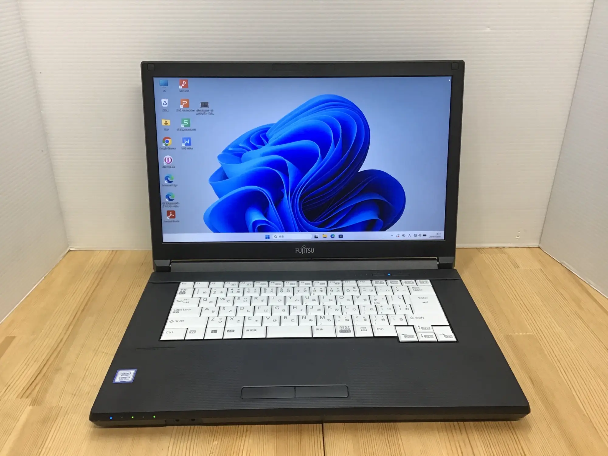 富士通 Lifebook A579/B i3-8145U 4GB SSD256G 富士通 LIFEBOOK A579/B(Core i3 8145U 2.1GHz/8GB/SSD256GB)☆メモリ