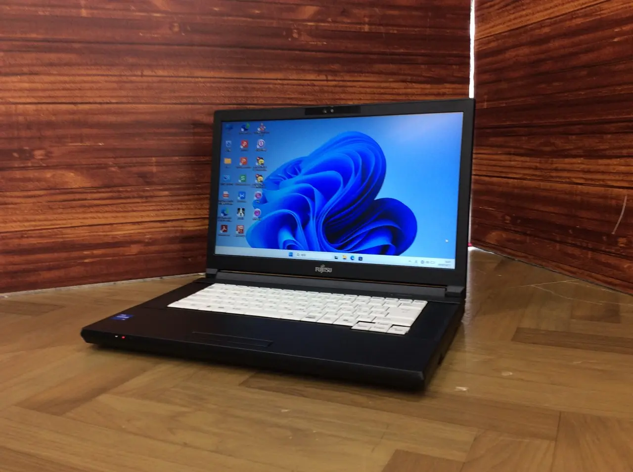 LIFEBOOK A5513/R(CPU： Core i5 1345U 2.5GHz/メモリ：16GB/SSD：256GB)