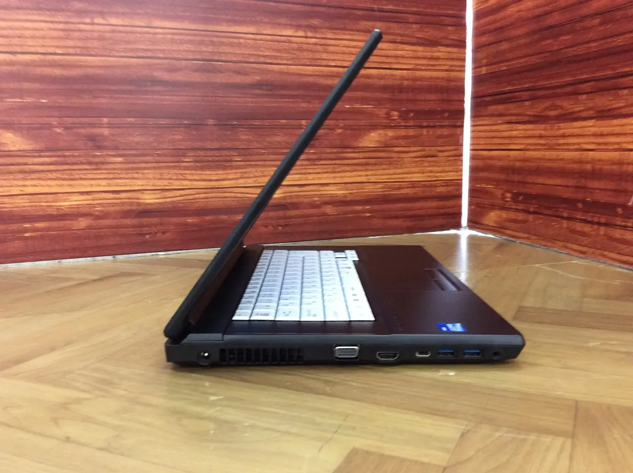 LIFEBOOK A5513/R(CPU： Core i5 1345U 2.5GHz/メモリ：16GB/SSD：256GB)