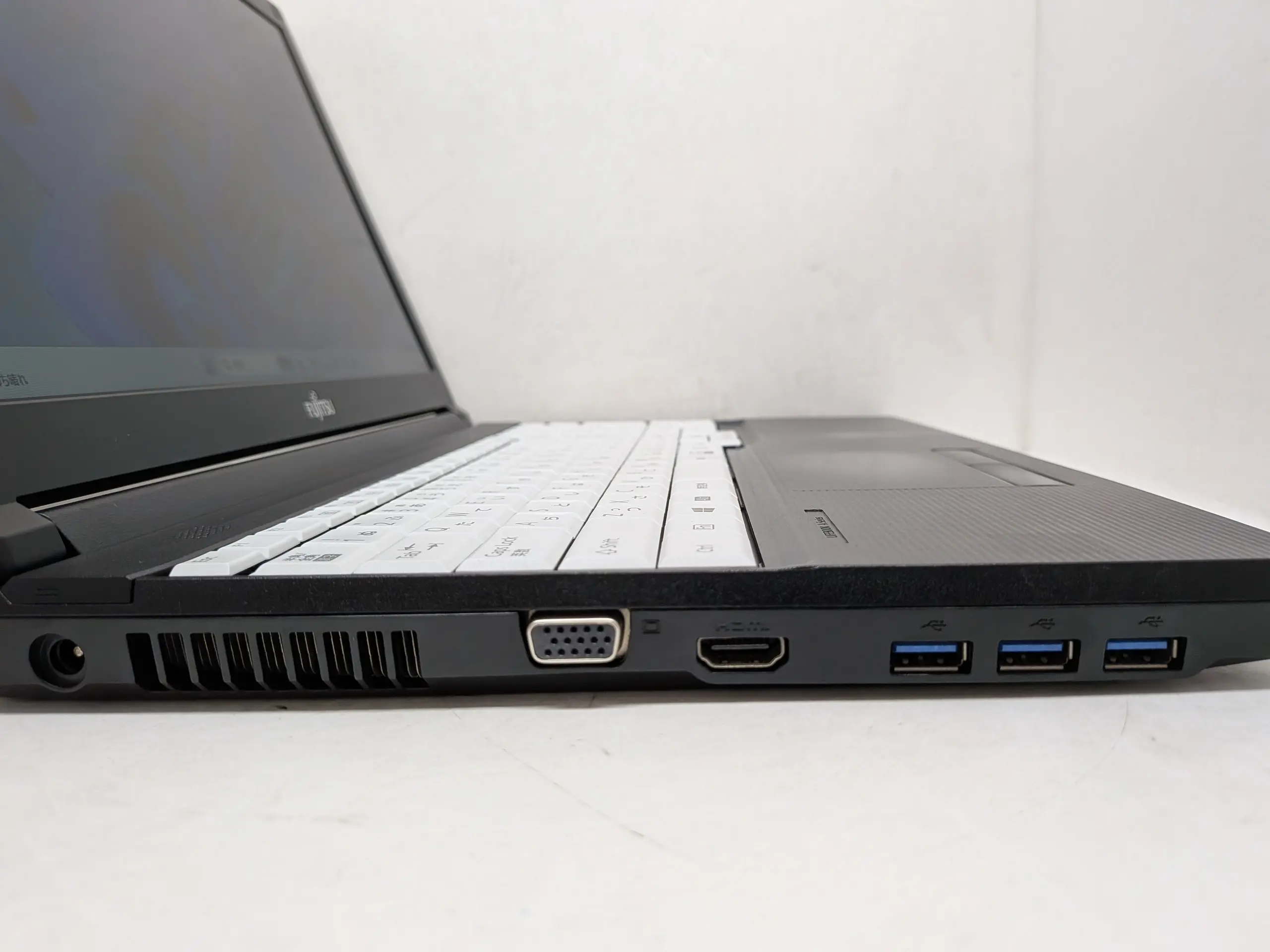 LIFEBOOK A5510/E(CPU： Core i3 10110U 2.59GHz/メモリ：8GB/SSD：128GB)