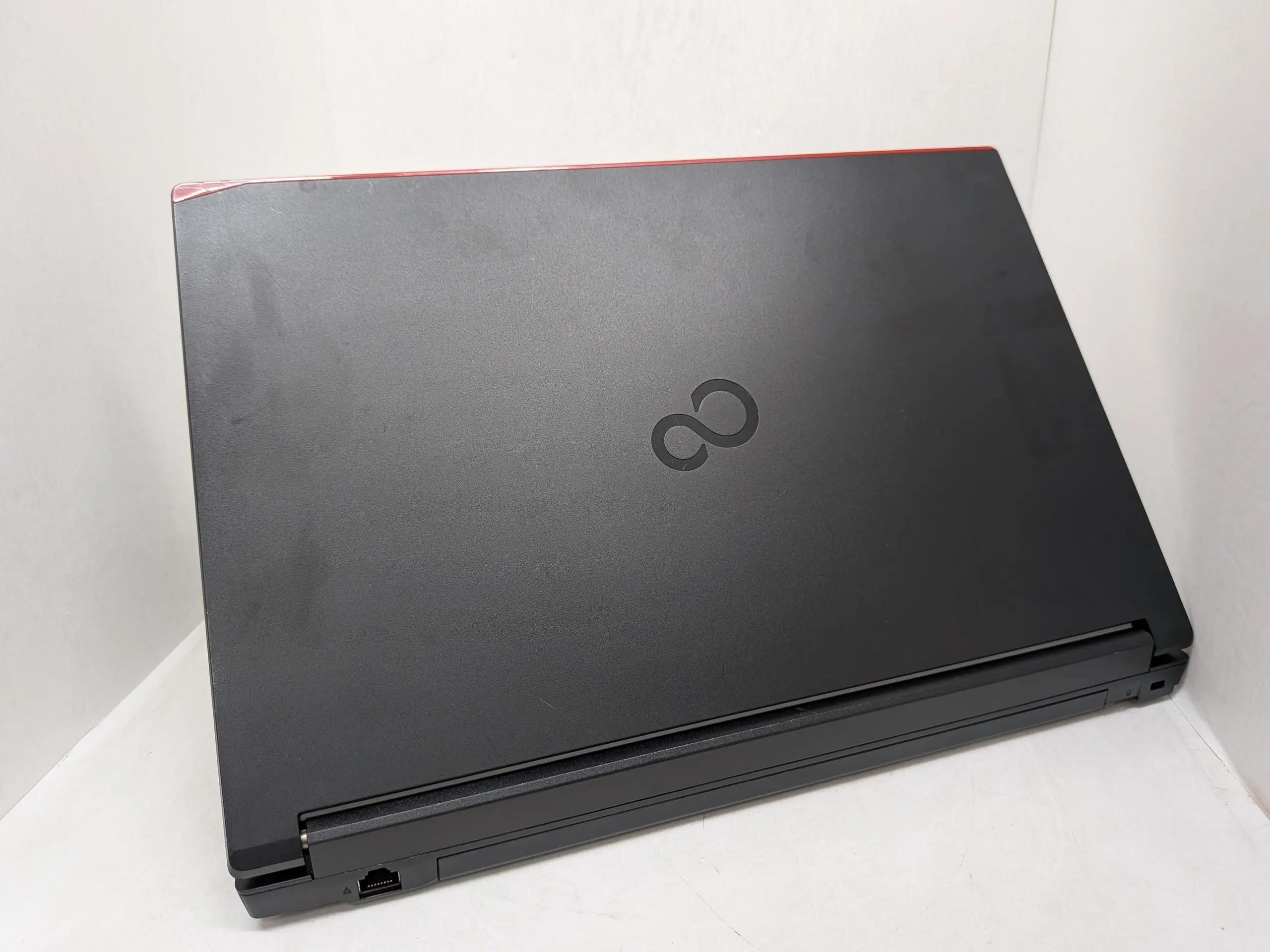 LIFEBOOK A5510/E(CPU： Core i3 10110U 2.59GHz/メモリ：8GB/SSD：128GB)