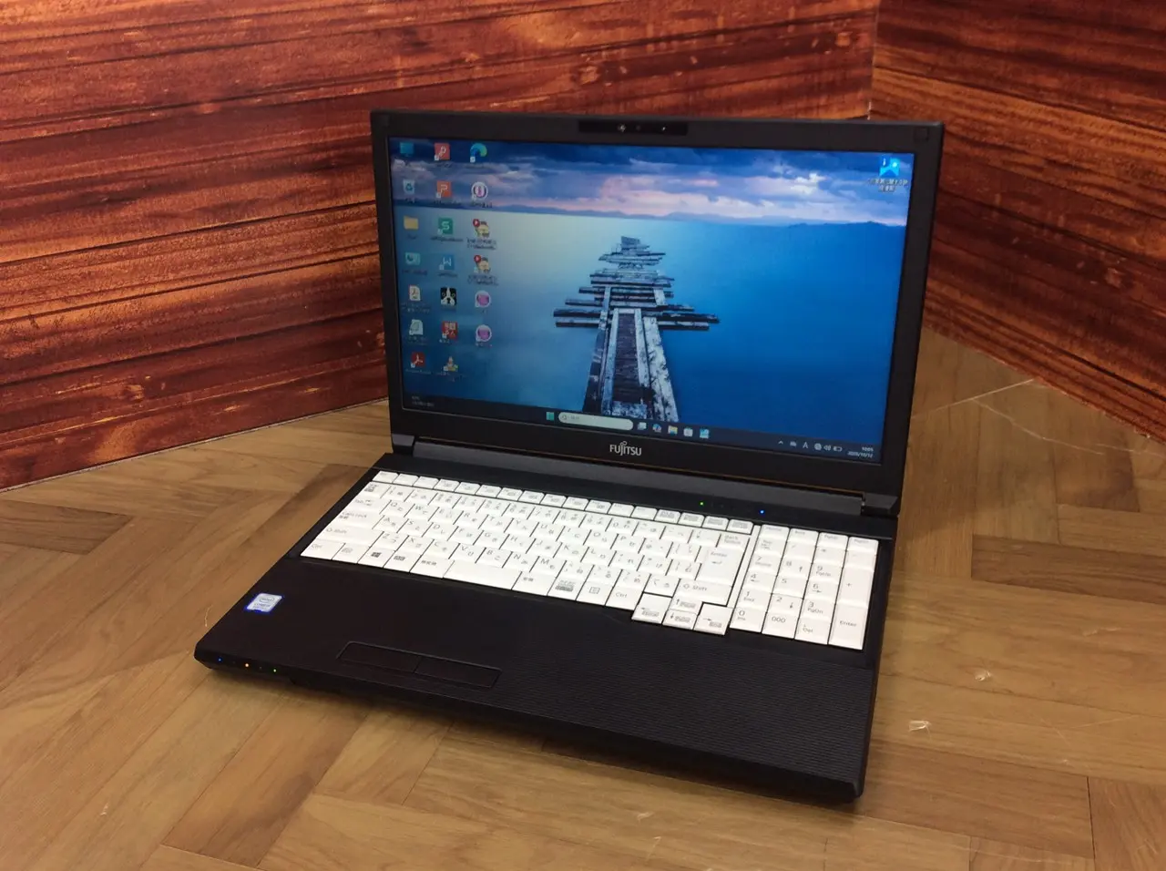 富士通　LIFEBOOK A579/CX