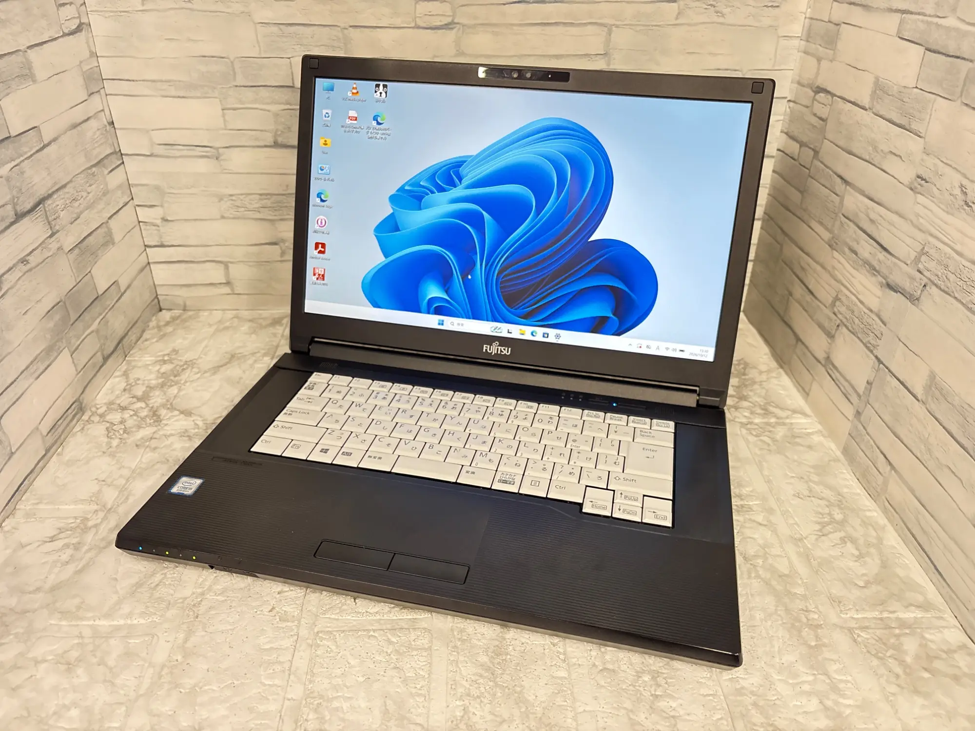 富士通 LIFEBOOK A579/B(Corei5-8265U 1.9GHz / メモリ:8GB / SSD 256GB )8世代