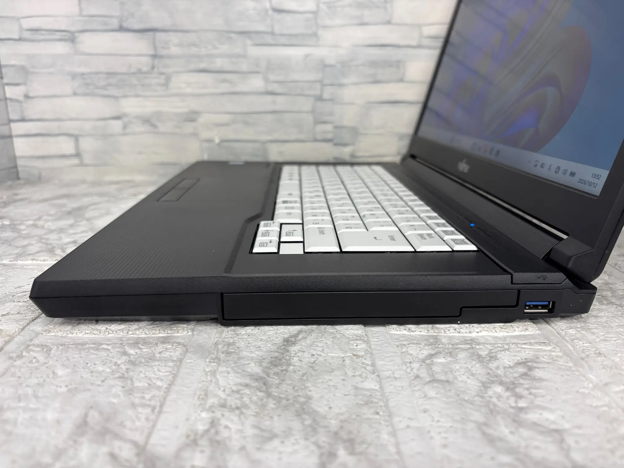 富士通 LIFEBOOK A579/B(Corei5-8265U 1.9GHz / メモリ:8GB / HDD