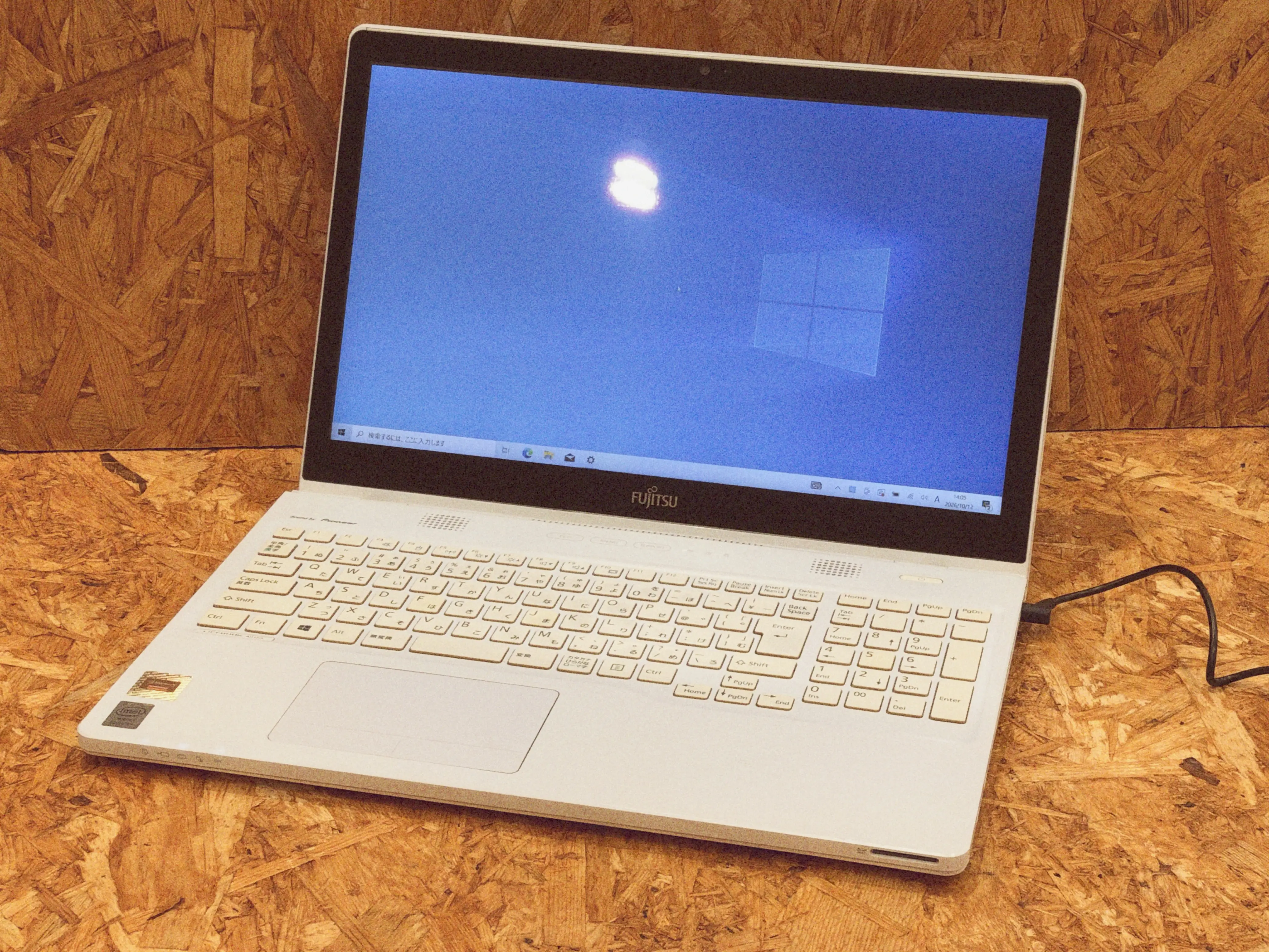 富士通 LIFEBOOK AH77/S （第4世代CPU）アーバンホワイト