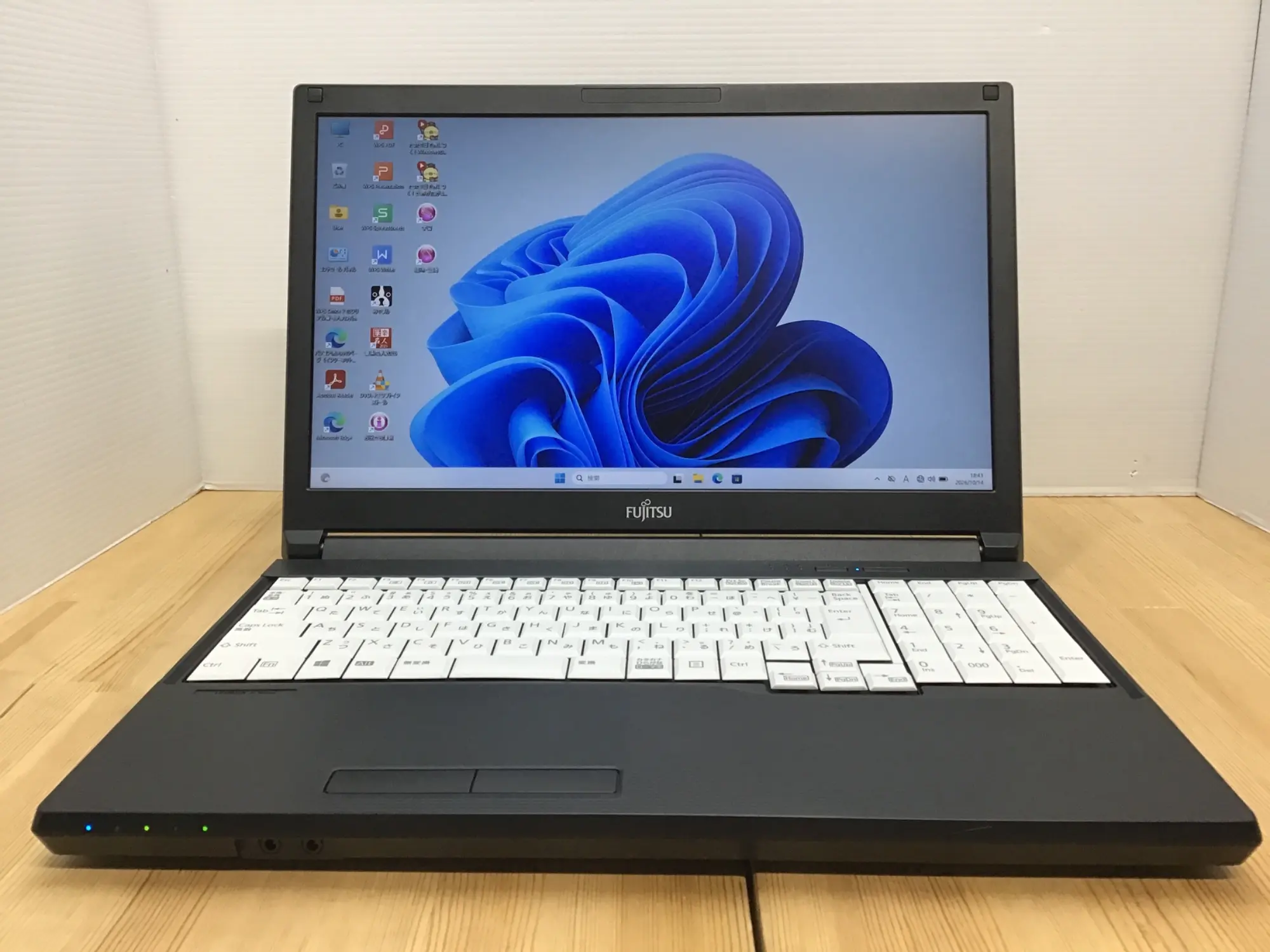 富士通  LIFEBOOK A579/B(第8世代CPU)