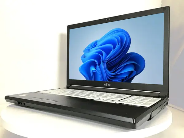 富士通 LIFEBOOK A579/B（第8世代CPU）