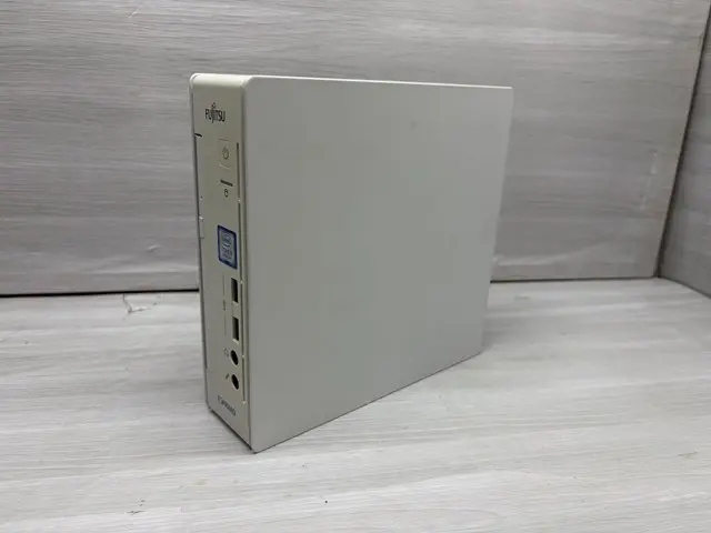 富士通 ESPRIMO Q558/B（第9世代CPU）