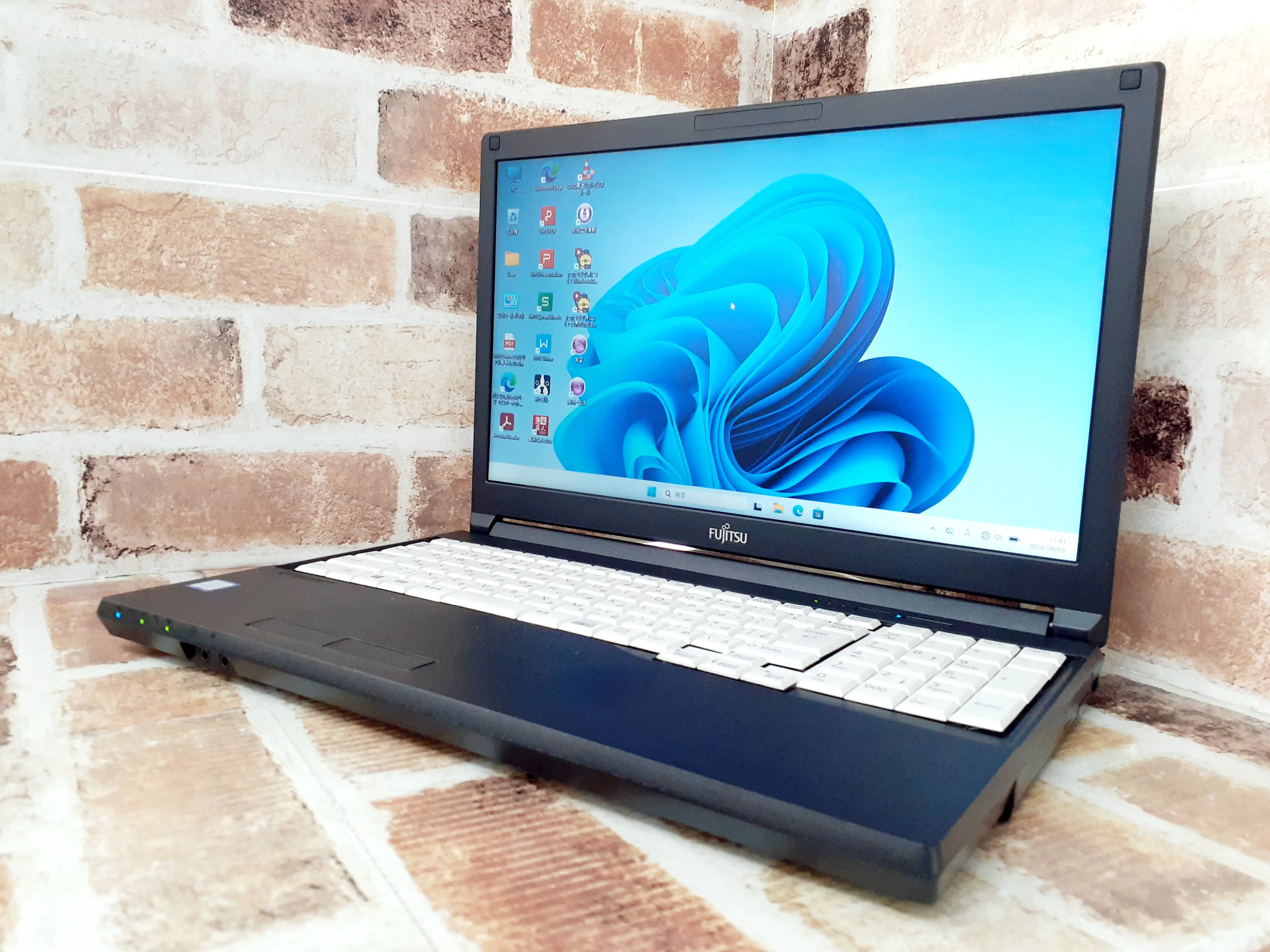 富士通 A579/C i3 第8世代 
