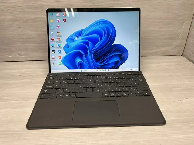 Microsoft Surface Pro 8 (CPU：Core i5 1145G7 4.4GHz/メモリ：8GB