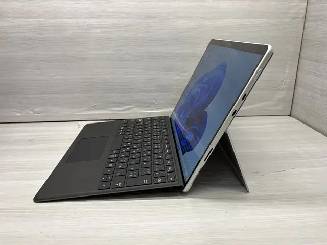 Microsoft Surface Pro 8 (CPU：Core i5 1145G7 4.4GHz/メモリ：8GB