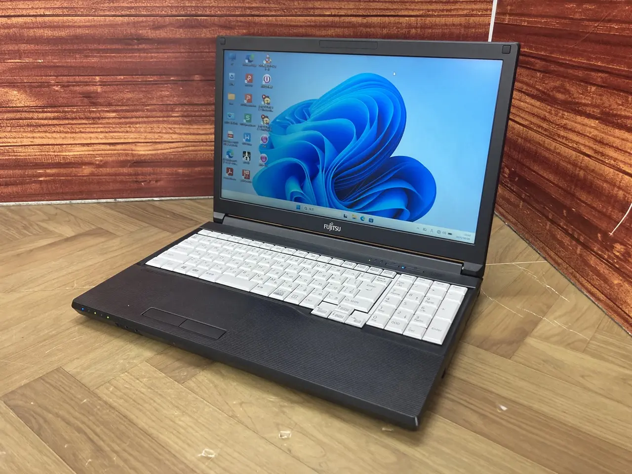 富士通　LIFEBOOK A579/C