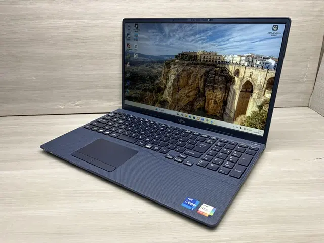 富士通 LIFEBOOK TH77/E3