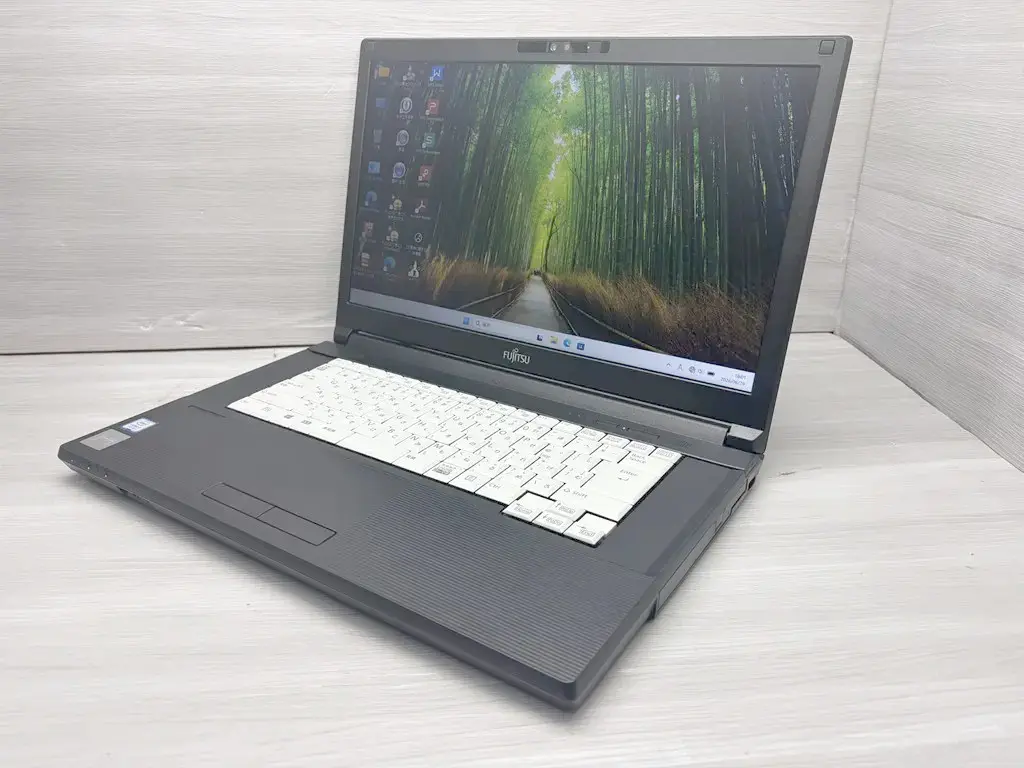 富士通 LIFEBOOK A579/B (CPU:Core i3 8145U / メモリ:4GB / SSD:128GB) 長崎