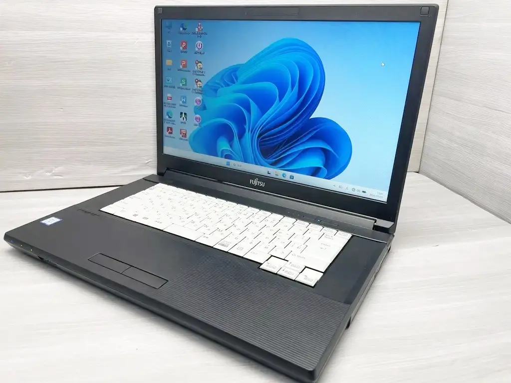 富士通 LIFEBOOK A579/B（第8世代CPU）