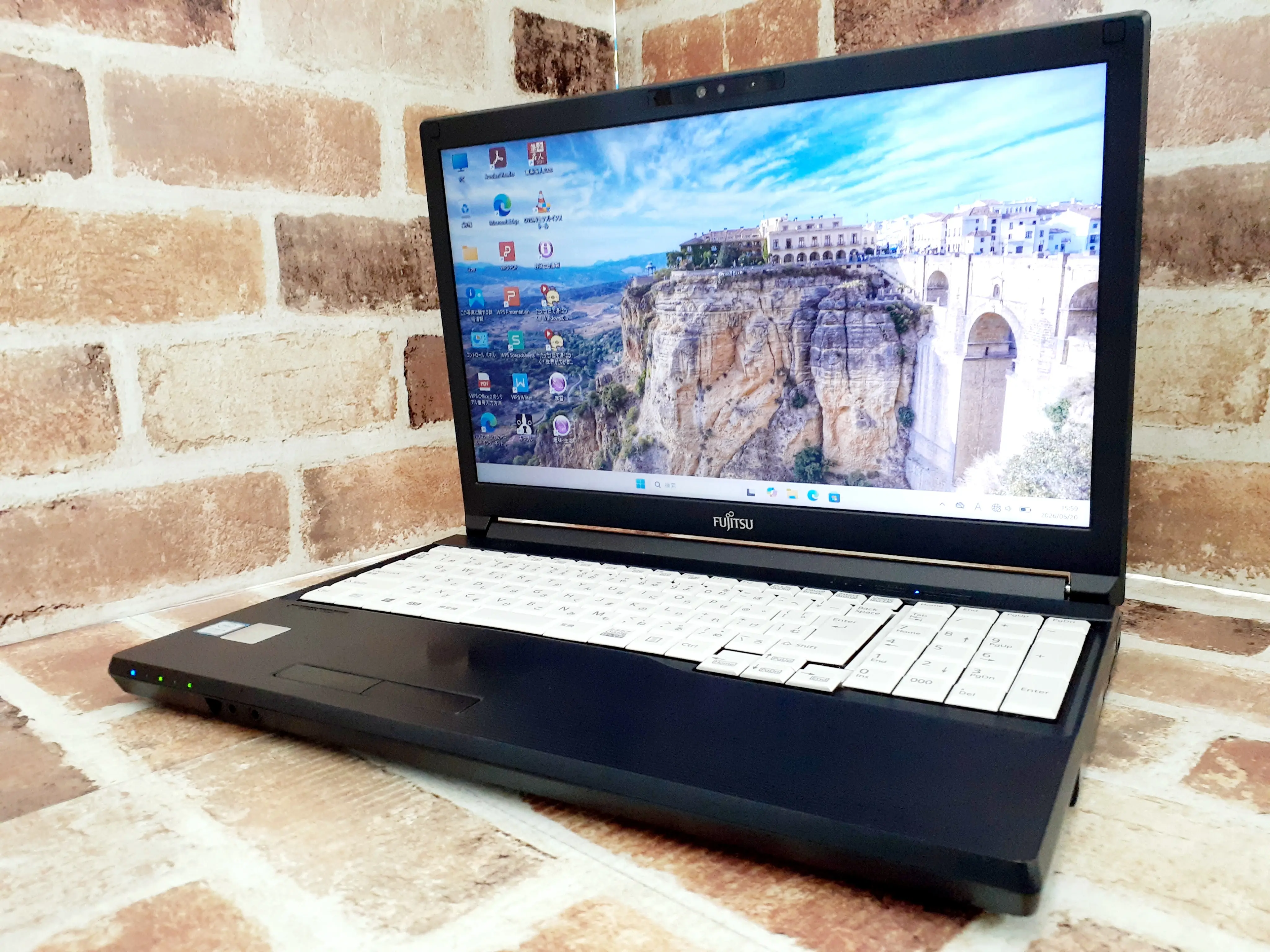 富士通 A579/A i5 第8世代
