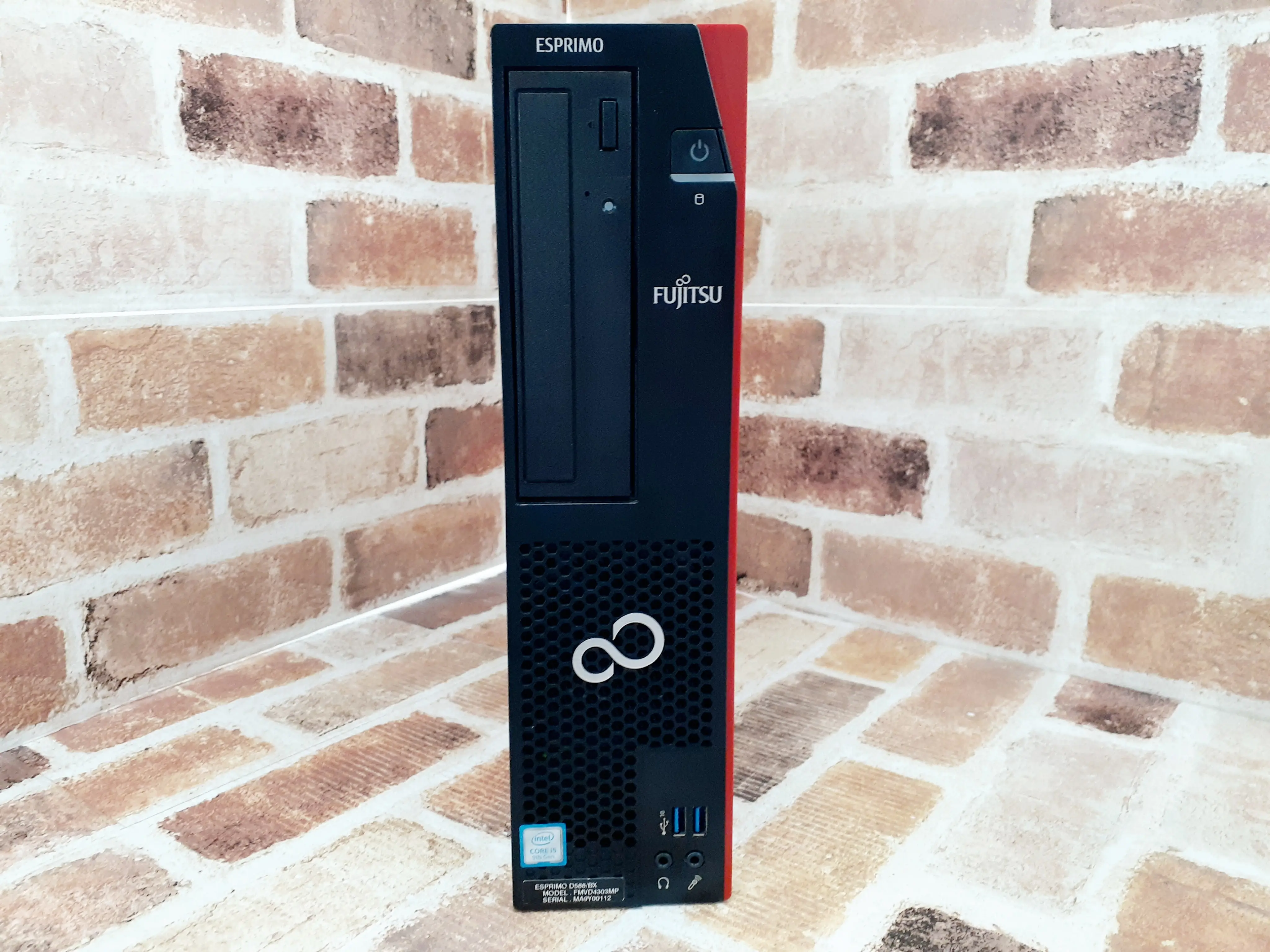 FUJITSU D588/BX i5 第9世代 SSD500GB
