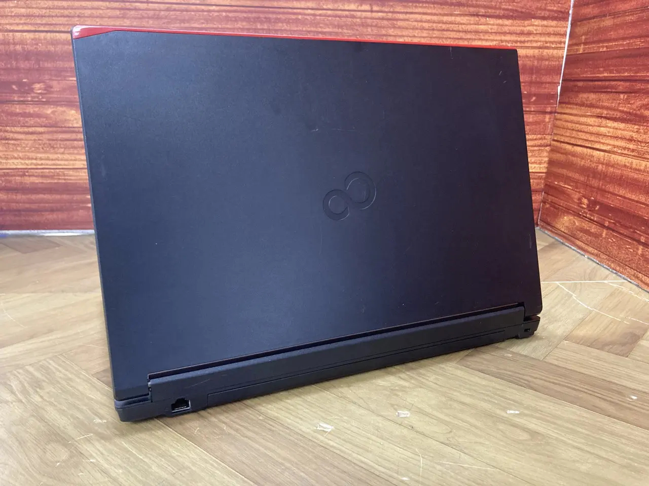 LIFEBOOK A579/C(CPU： Core i3 8145U 2.1GHz/メモリ：4GB/SSD：128GB)