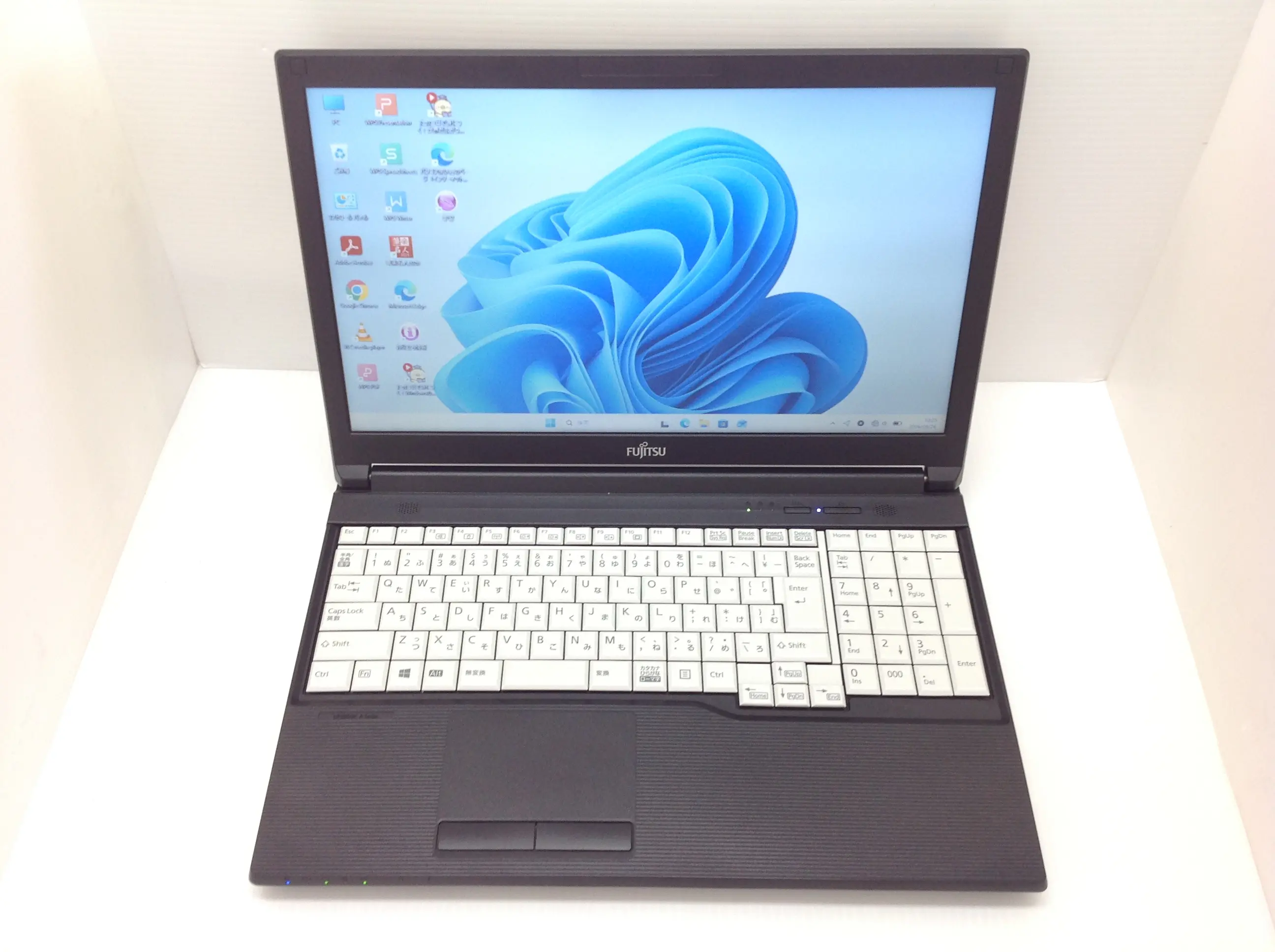 富士通 LIFEBOOK A579/A (第8世代CPU) メモリ16GB・SSD500GBモデル