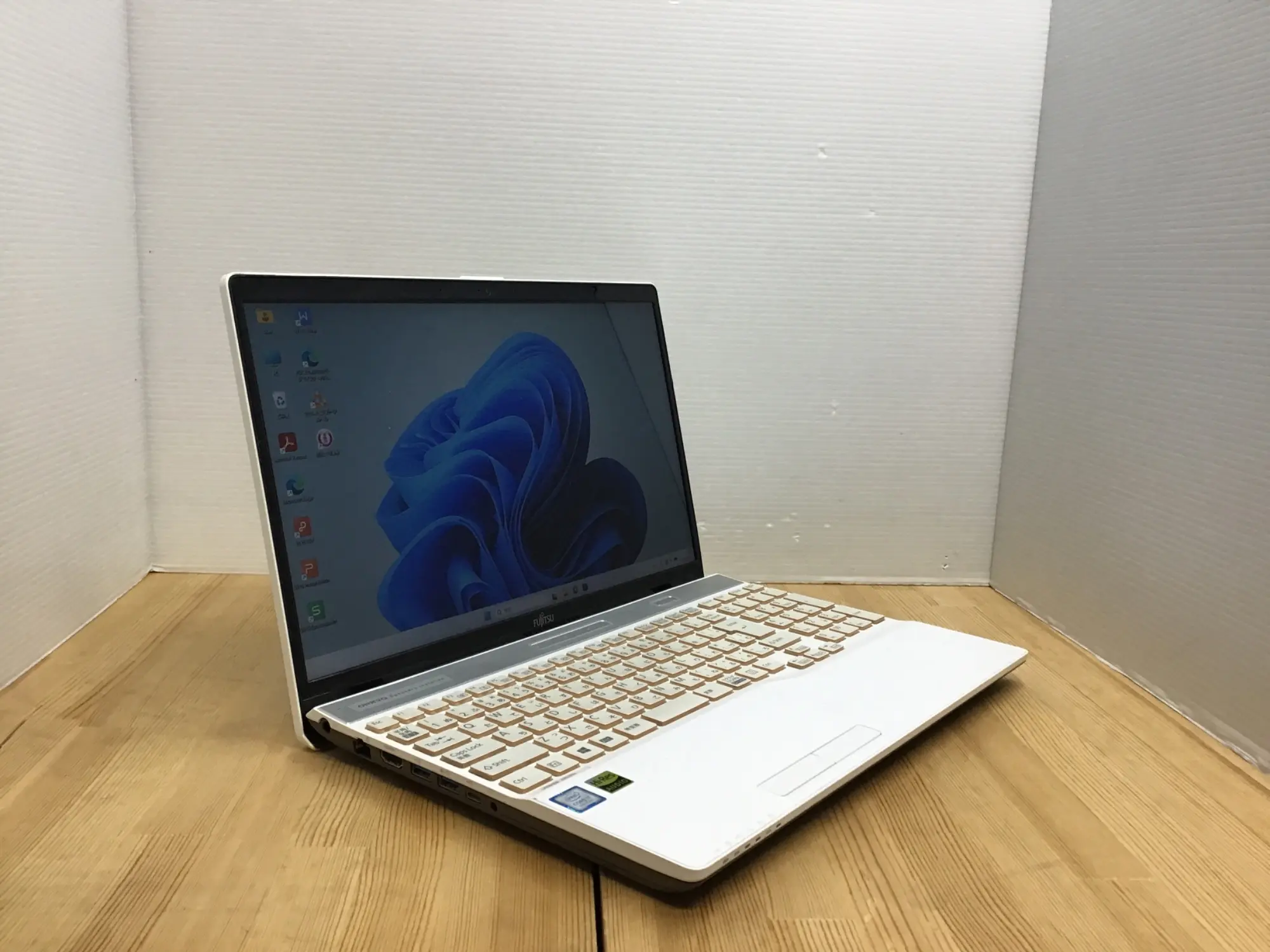 富士通 LIFEBOOK AH53/B3 (第8世代CPU)