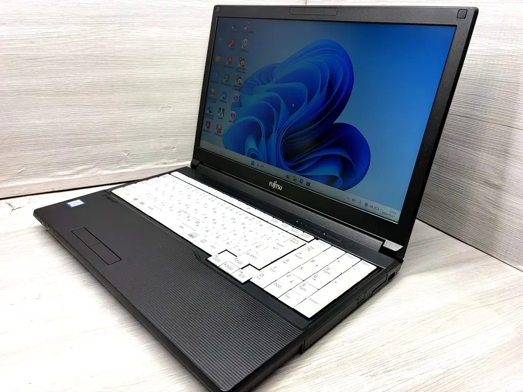 富士通 LIFEBOOK A579/C (第8世代CPU)