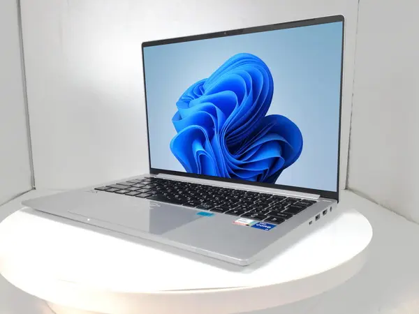 mouse computer 21054P-TGL（第11世代CPU）