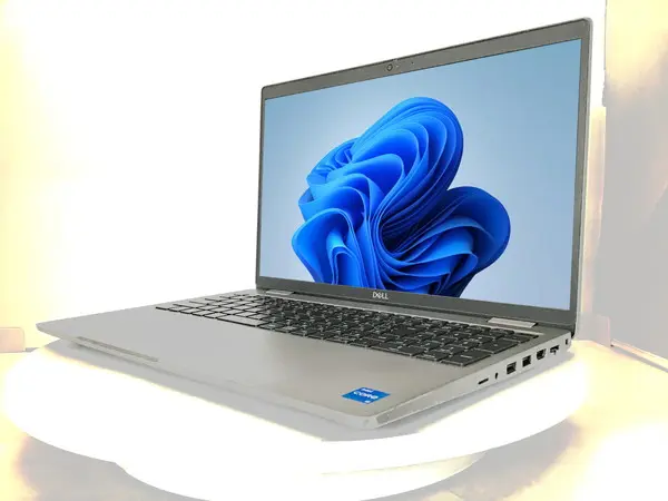 DELL Latitude 5520（訳ありパソコン）