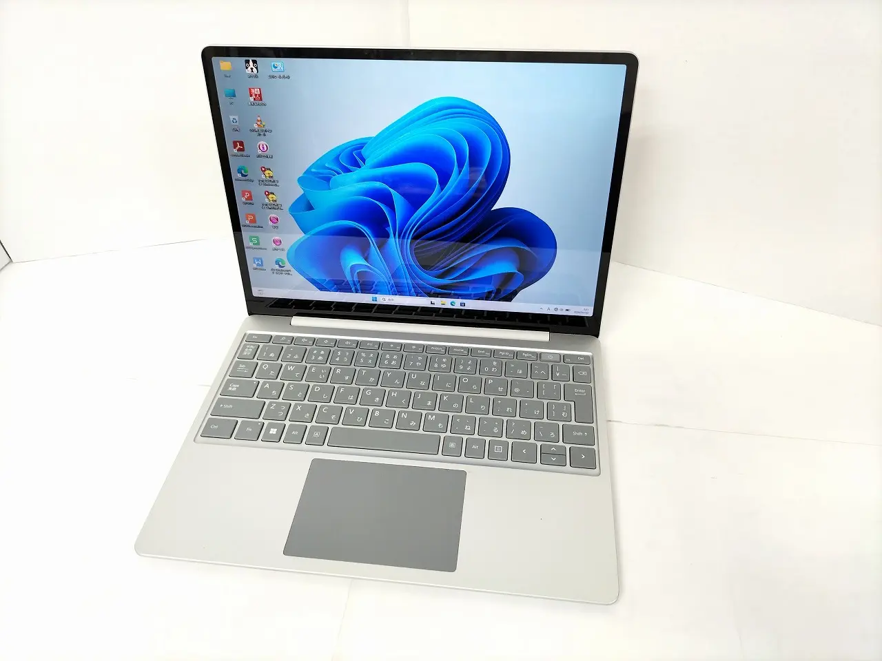 Microsoft Surface Laptop GO2 (第11世代CPU）