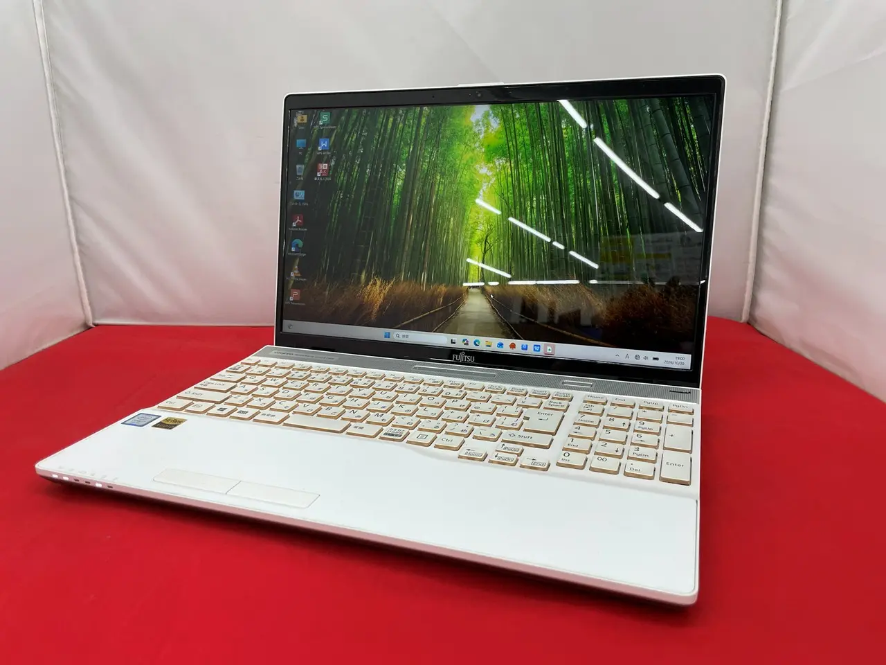 富士通 LIFEBOOK AH53/B3　(第8世代CPU)